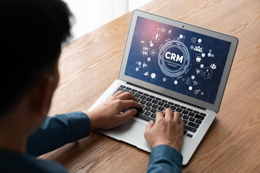 Les avantages du CRM pour une stratégie d’emailing efficace